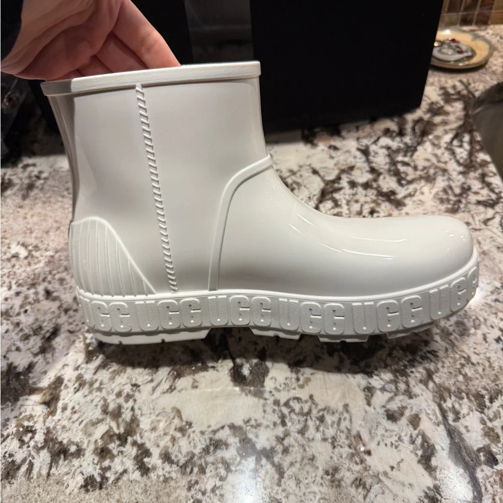 UGG Drizlita Sheepskin Rainboot White Size 11 Like New - Picture 3 of 10
